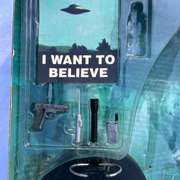 X Files Agent Mulder Sideshow Collectibles 12” Doll Original Box - Picture 5 of 11